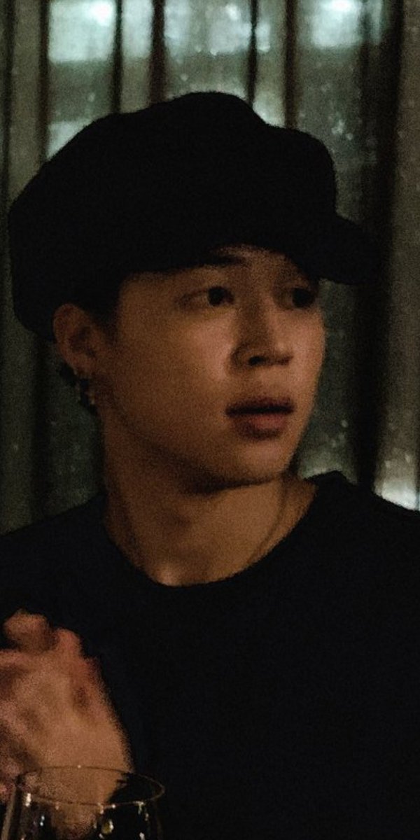 ROZIRUARMY's tweet photo. @BTS_twt Вам не кажется что это портрет Чимина , который был написан в 18 веке Леонардо Да Винчи ??? Нет ?? Мне кажется Да 💜 
Смотря на него я вспомнила портрет Моно Лизы .🎨🖼😄 https://t.co/EVUL6gnfpT