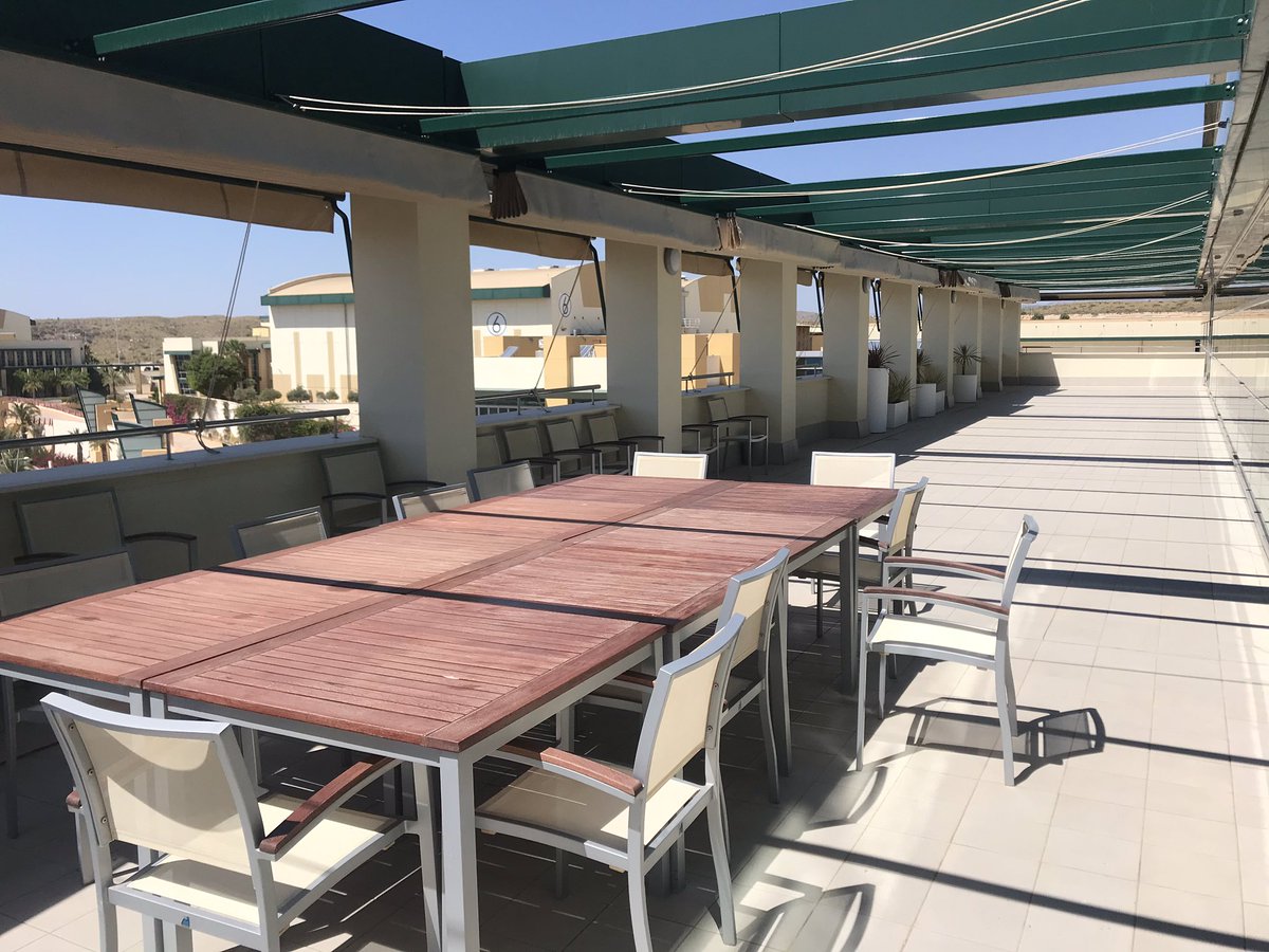 Enjoying more than 300 sunny days pro year is one of the main advantages of living and working in the Region of Valencia.

And from the outdoor terrace in Building 1 of Digital District is even better 😉 #views #Mediterranean 

➡️ distritodigitalcv.com/advantages/
