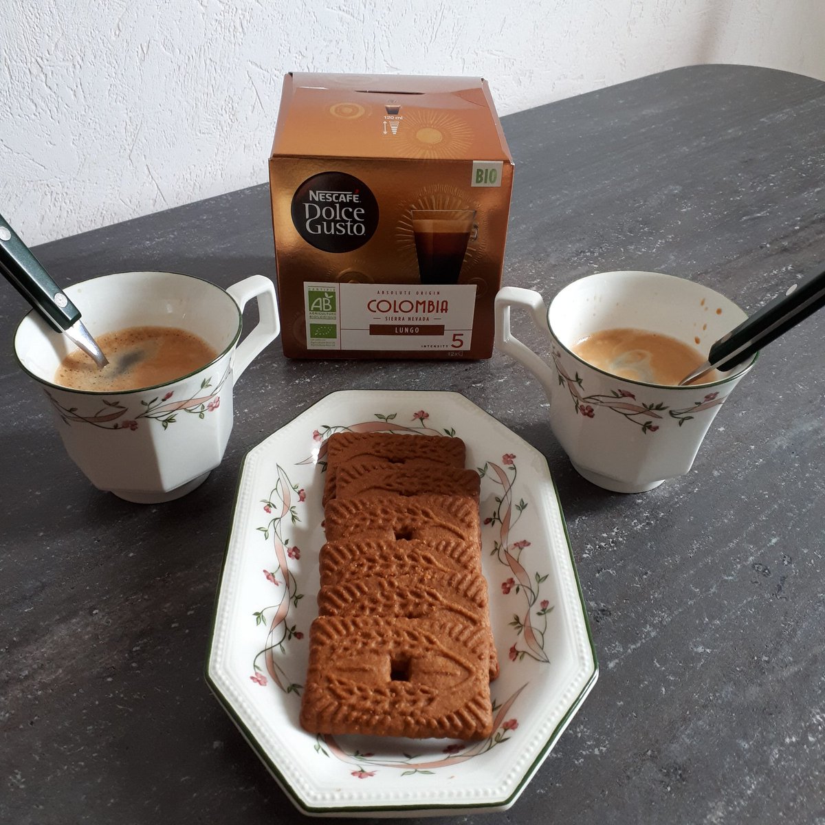 vero42100's tweet photo. Un bon café Colombia lungo @DolceGustoFr, un arôme bien présent et d'une intensité parfaite !
@sampleo 
#ambassadeurdolcegusto 
#bioabsoluteorigin
#mycoffeemoment https://t.co/LzFwChUySA