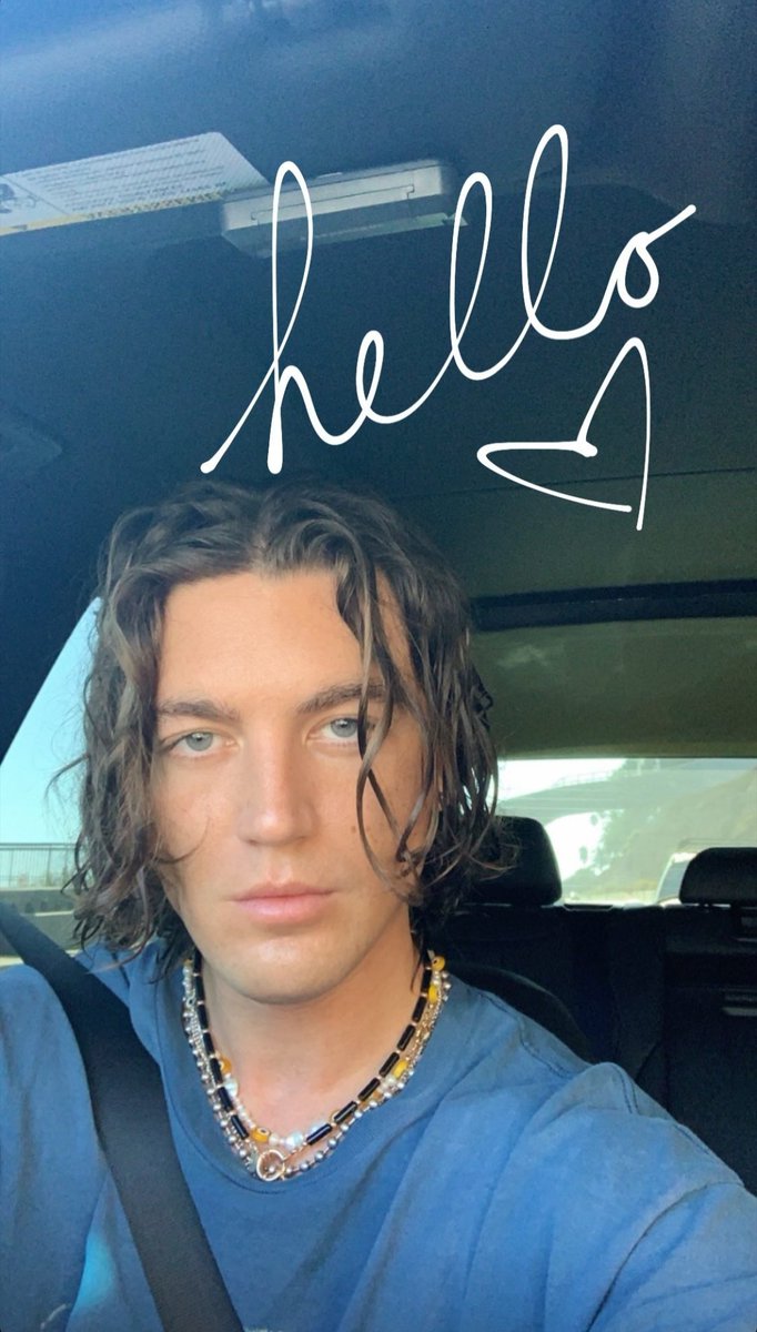 thisisLANYbra's tweet photo. Paul Klein passando pela sua timeline e abençoando seu feriado. https://t.co/AXdYXoVB0F