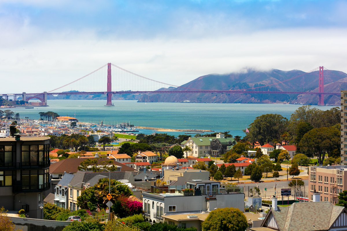 TrinityPlaceSF's tweet image. Team Trinity continues to find ways to improve the homes of our lovely #SanFrancisco residents! Enjoy these stunning photos from the freshly renovated deck at 1000 Chestnut in Russian Hill 🌰🌞⛵