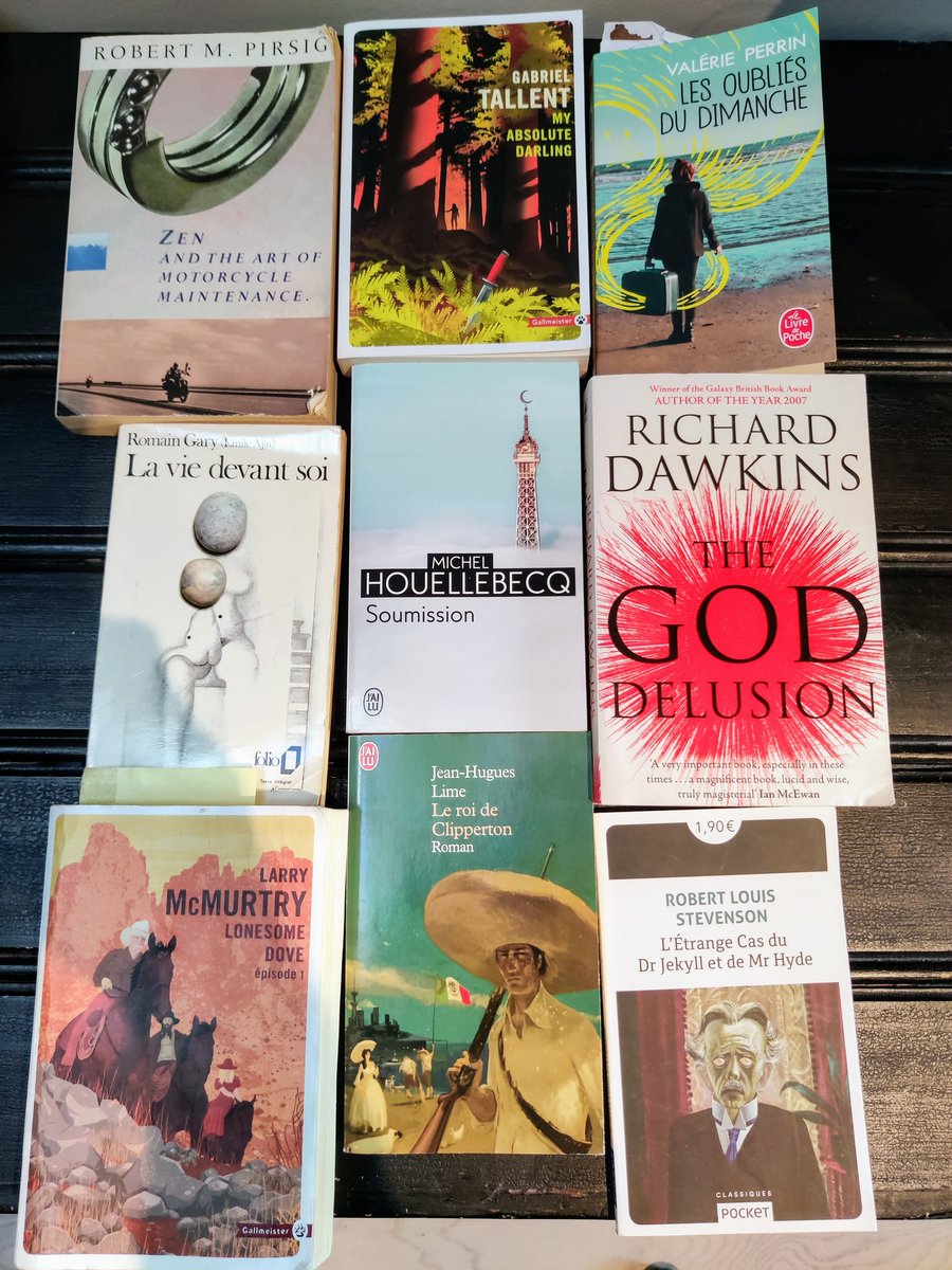 Sur le table de nuit...