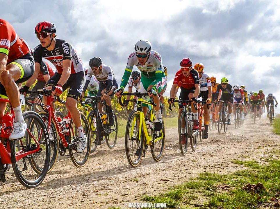 Paris Tours U23 🍇

0 crevaison pour l'ensemble de l'équipe en 2 éditions de <a href="/ParisTours/">ParisTours</a> dans ces chemins de vignes... je ne crois pas à la chance, alors bravo et merci à notre mécano <a href="/NicolasQuinton/">Nicolas Quinton</a> !!

@SojasunEspoir <a href="/AthletesSojasun/">AthlètesDuBien-être</a> <a href="/RideCannondale/">Cannondale</a> <a href="/noretfrance/">Noret</a> <a href="/JuneCycling/">June Cycling</a>