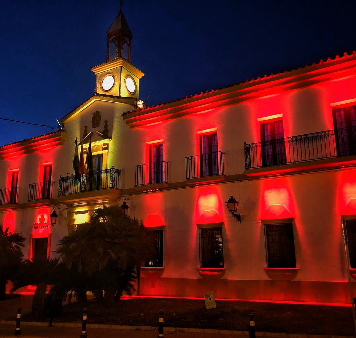 FelixRomeroC's tweet photo. 🇪🇸Y al caer la noche de este #12Octubre la fachada del #Ayuntamiento de #CañetedelasTorres hace homenaje a nuestra bandera, a #España, a la @guardiacivil y al #DiadelaHispanidad
Felicidades también a todas ellas, ...a las que llevan el nombre de PILAR. https://t.co/b4KNPojdsZ