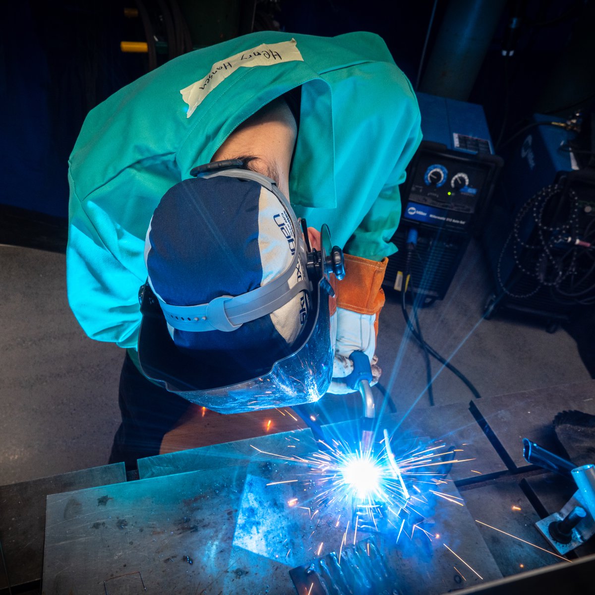 CMUEngineering's tweet photo. Tech Spark is @CarnegieMellon's focal point for technology innovation. This facility is a community space that provides equipment for rapid prototyping of designs from idea to reality. #MakersGonnaMake https://t.co/vver0XfP23