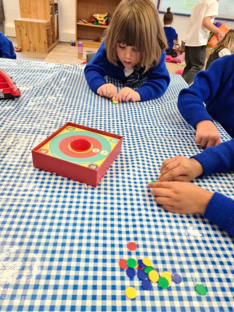 RSW_LPS's tweet photo. We tried tiddlywinks today. It takes concentration but it's great for our fine motor skills! @REC_LPS #RockingRobins https://t.co/Bo7S4FepEJ
