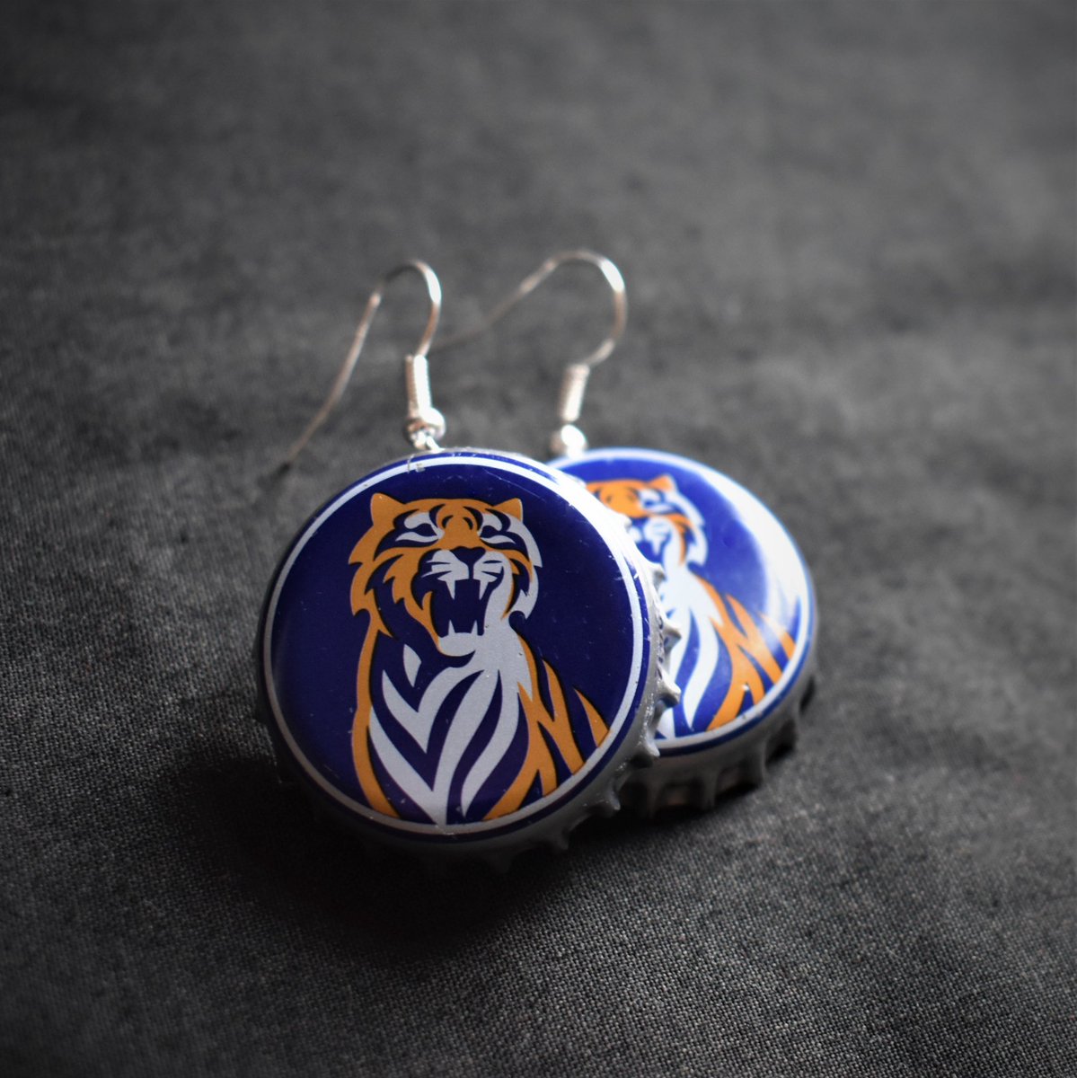 Top_Coaster's tweet photo. Unleash your fierce side with a pair of TopCoaster Tiger earrings.

Available to order now for £3 with free UK delivery via DM 📦

Check them out on our Etsy shop: https://t.co/dngxRPb7xt

International shipping available 🌍

#beer #tiger #earrings #jewelry #bottlecaps #gifts https://t.co/gAHMTCCu0Q