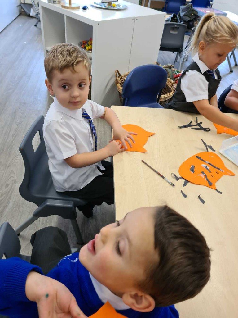 RSW_LPS's tweet photo. Mrs. Kostova helped Robins to make some fabulous tigers! @REC_LPS #RockingRobins #LPSeyfs https://t.co/QrIgNfTlXL