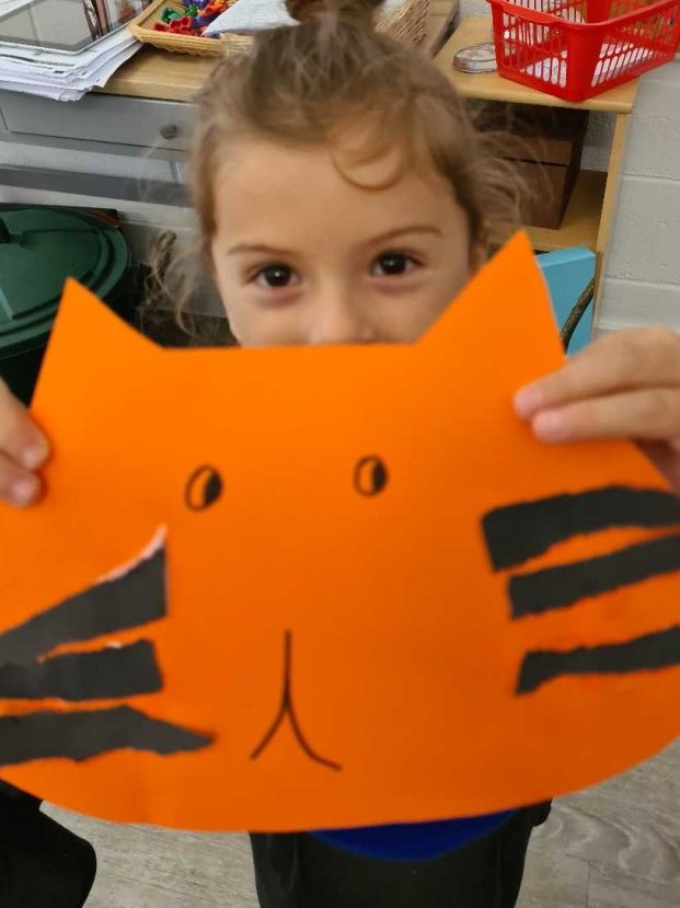 RSW_LPS's tweet photo. Mrs. Kostova helped Robins to make some fabulous tigers! @REC_LPS #RockingRobins #LPSeyfs https://t.co/QrIgNfTlXL