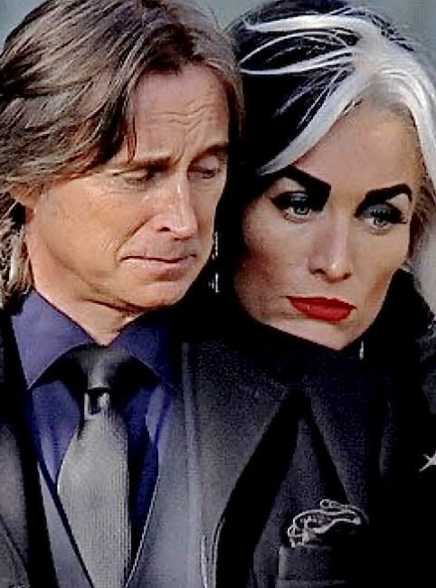 Anna55714043's tweet photo. A dearie and a darling together. Perfect match. 👌
#RobertCarlyle #Rumplestiltskin #VictoriaSmurfit #Cruella #OUAT https://t.co/P96kCu35D4