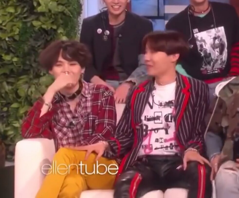 sope who can't live without touching each other ─ a very long and much needed thread  #sope