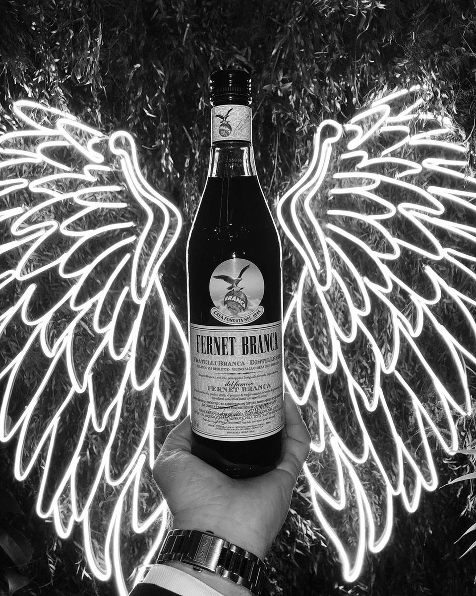 FernetBranca's tweet image. No matter how you dress it up, Fernet-Branca is always a classic. Speaking of which… is anybody still dressing up for Halloween this year? 

📸 @oliveramartinok