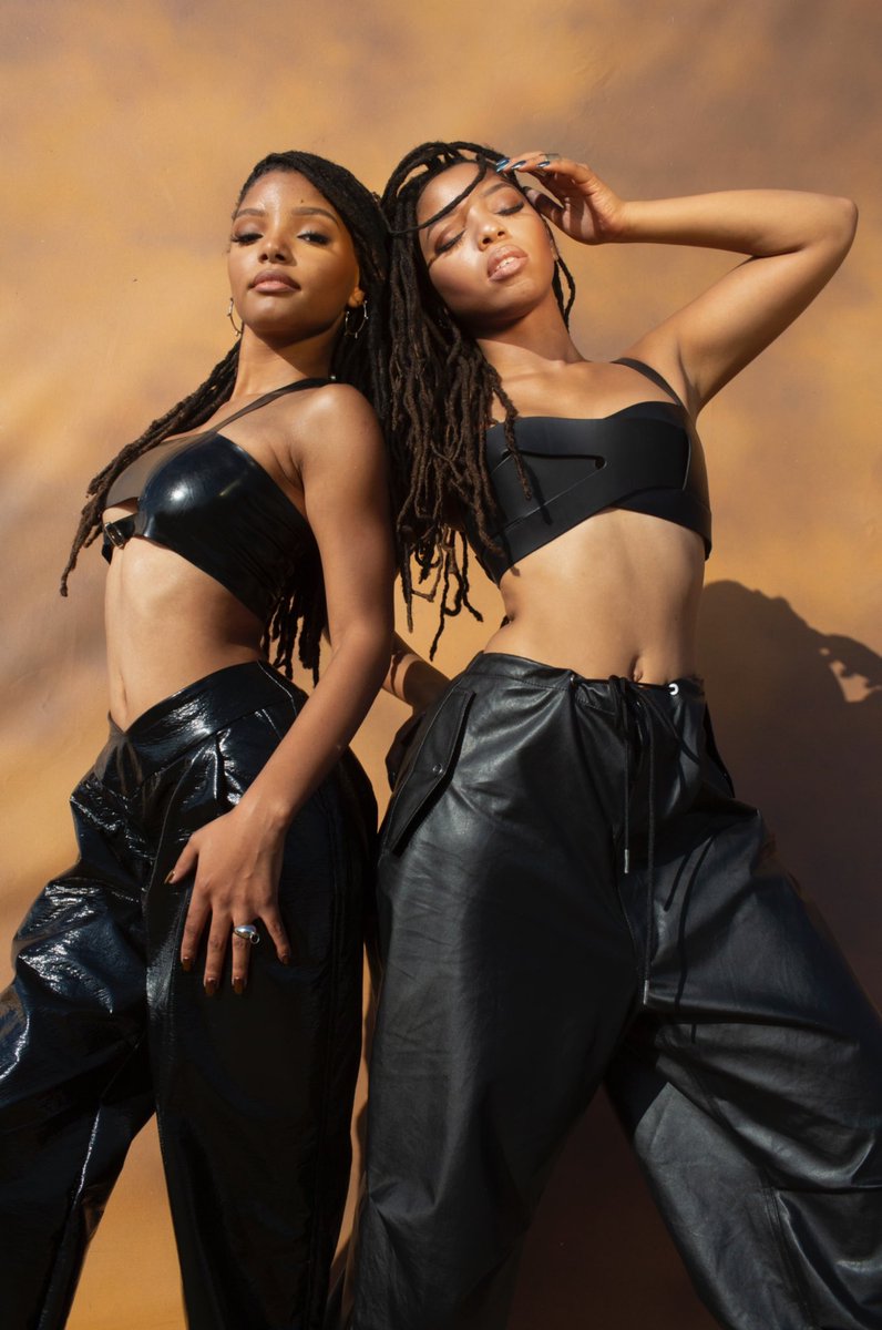 chloexhalle's tweet image. i might be a little tipsy on your love 🖤