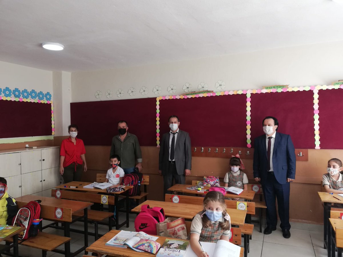 TUM SINIFLAR ILE YUZYUZE EGITIME GECISIN ILK GUNUNDE OKULUMUZU ZIYARET EDEN ILCE MILLI EGITIM SUBE MUDURU IBRAHIM AKGUN VE ISG UZMANI TANJU ERTAN A KILIMLI ISMET INONU ILKOKULU AILESI OLARAK TESEKKUR EDERIZ.