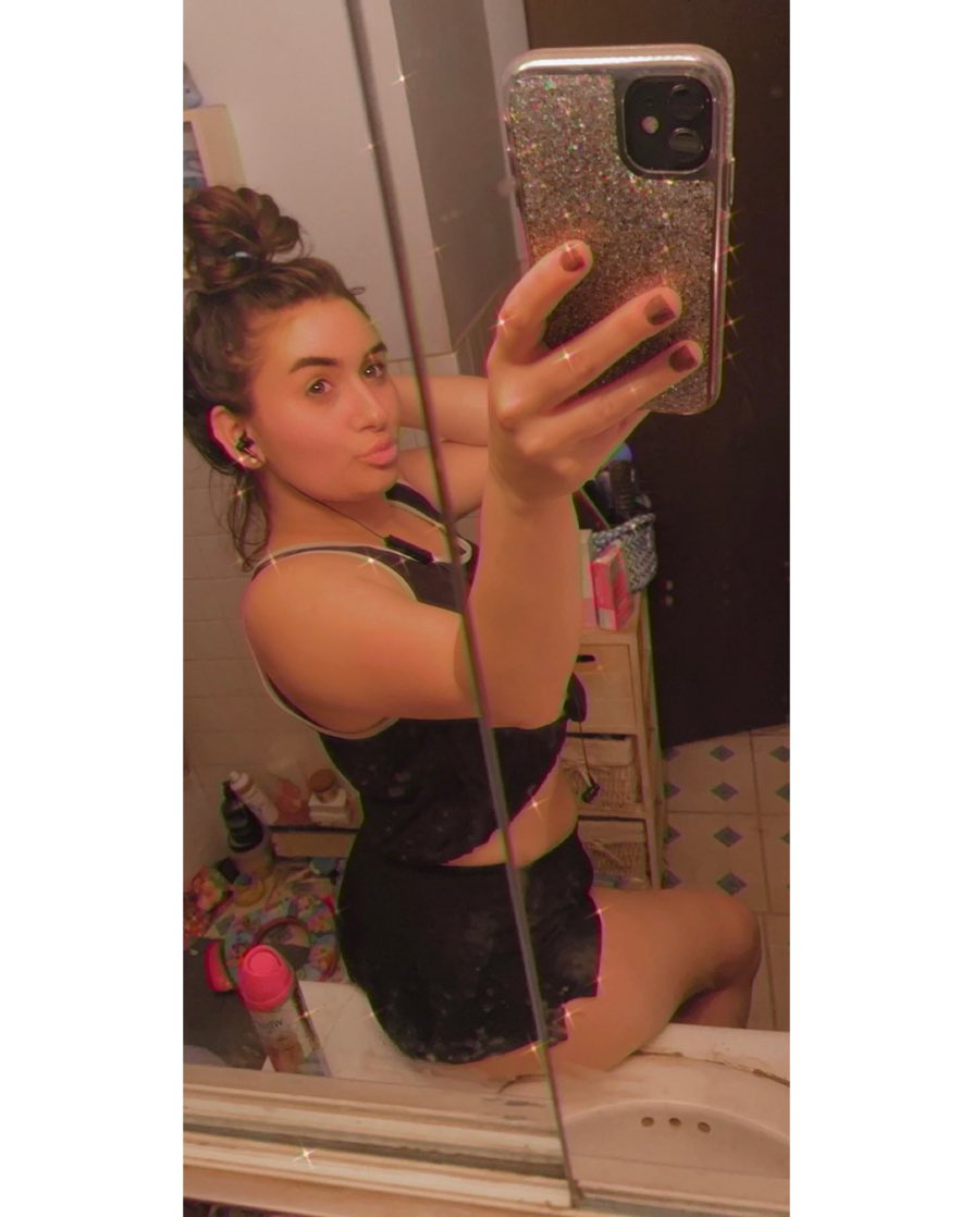 HasselChloe's tweet image. 😛