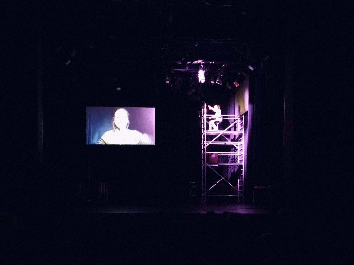 DebrayPauline's tweet image. « 2057. Dans un monde d’après la catastrophe, la réception d’un mystérieux signal musical réveille les espoirs de rencontre interstellaire. » #Spacesongs par les copains du collectif artistique Alambic. ✨ Plaisir immense de retrouver le théâtre Francine Vasse ce soir !