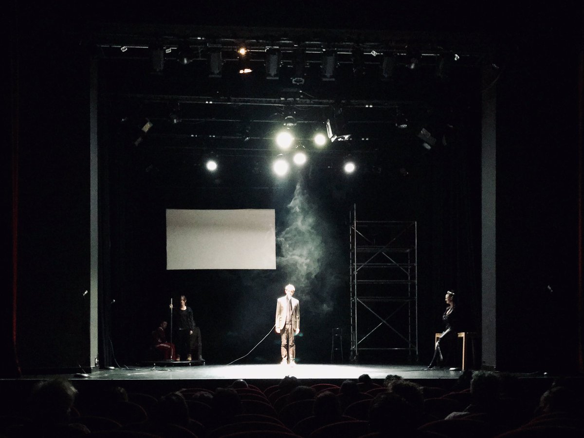 DebrayPauline's tweet image. « 2057. Dans un monde d’après la catastrophe, la réception d’un mystérieux signal musical réveille les espoirs de rencontre interstellaire. » #Spacesongs par les copains du collectif artistique Alambic. ✨ Plaisir immense de retrouver le théâtre Francine Vasse ce soir !