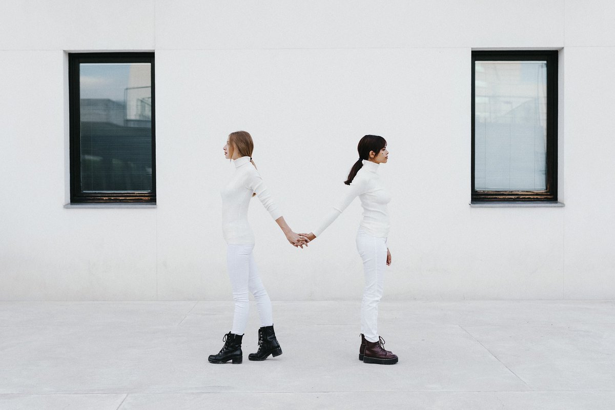 Pandemia
.
¿Dar un abrazo es un acto heroico o temerario?