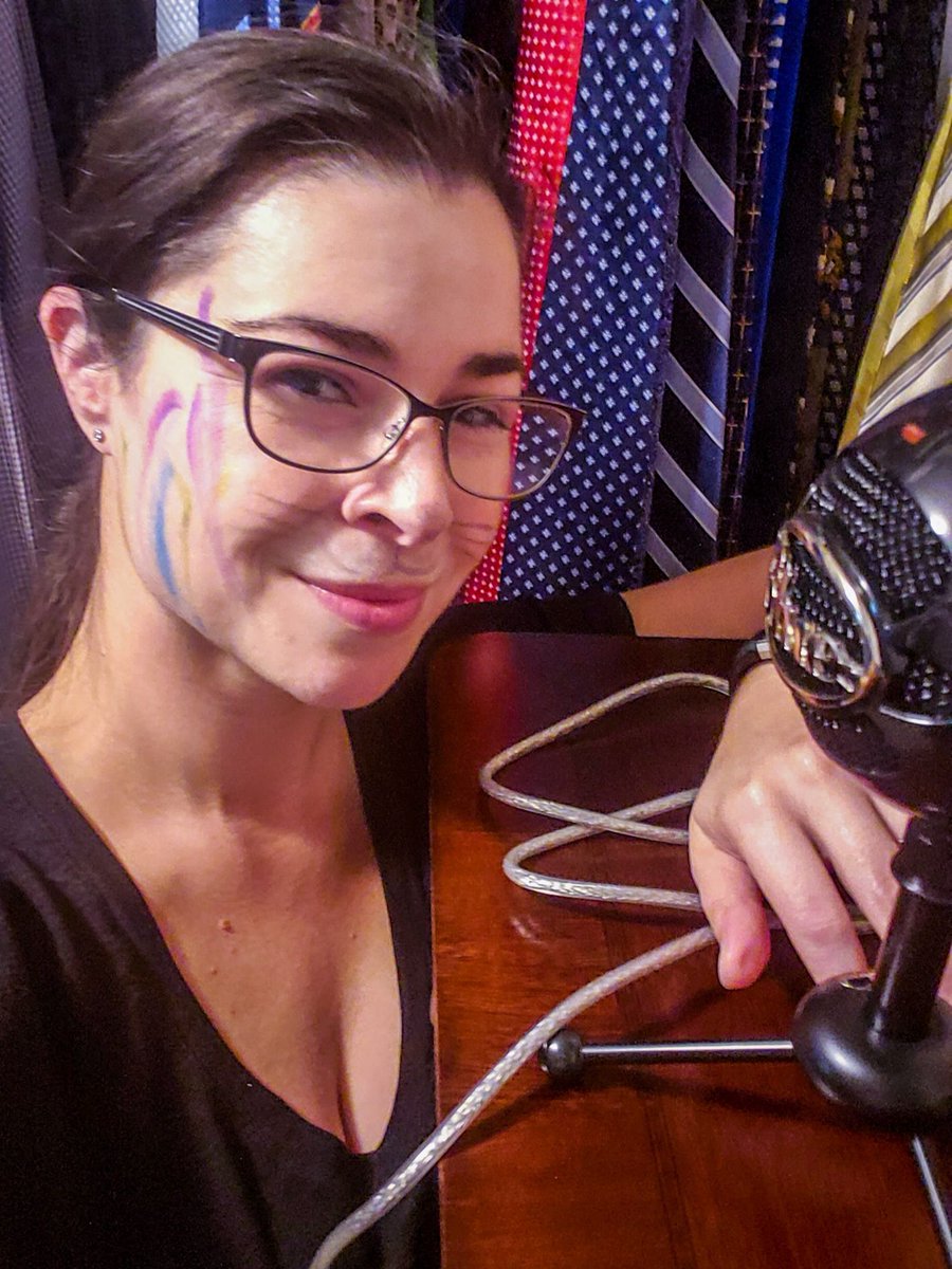 SopranoDonata's tweet image. Just your average 2020 Opera singer performing to her cell phone in ber closet. Typical 2020. Nothing to see here except some awesome face paint from my 3yo budding artist. Yep. Just a normal working parent day in 2020 💙 #IndySoprano #workingmom