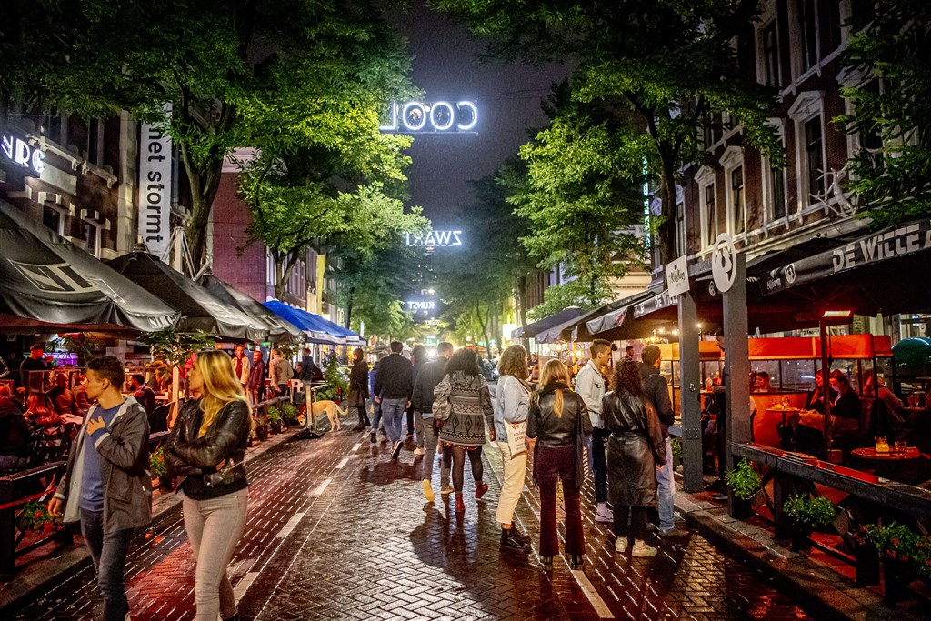 RTLnieuws's tweet photo. BREAKING | Kabinet wil horeca helemaal dicht en geen alcholverkoop meer na 20.00 uur https://t.co/sd9mVjd2gM https://t.co/sYU5ad2ABc