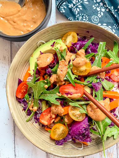 cofooders's tweet photo. #Recette via ⁦@FFourchettes⁩ Salade de nouilles de riz 👉https://t.co/aJlA4IgQxc #salade #nouille #riz #cuisine #plat #faitmaison #bon #repas https://t.co/lINWK9LetK
