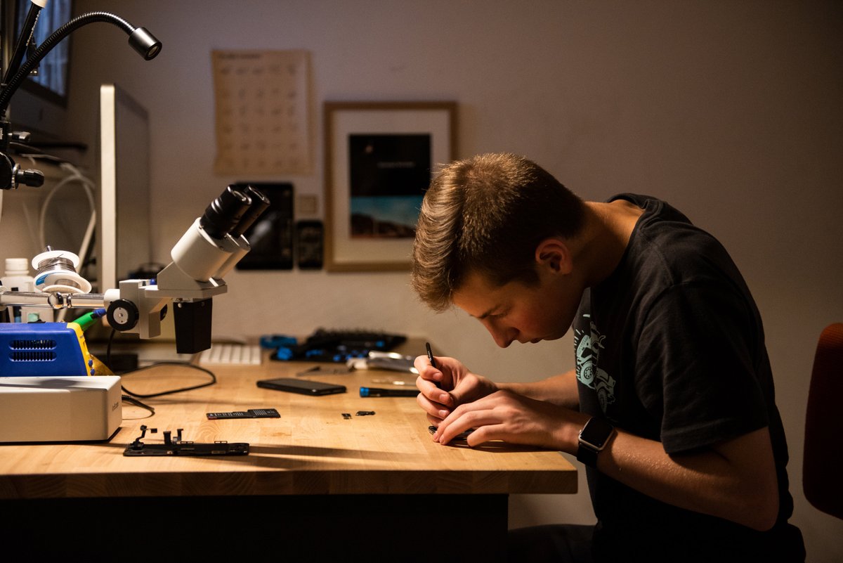 MosesBuckwalter's tweet photo. With the new iPhone around the corner a lot of people will be thinking about upgrading, but just because there’s a new phone doesn’t mean that your old one is obsolete. Buying used or repairing is cheaper and keeps devices out of landfills! #stillinitsprimeday #iFixit #AppleEvent https://t.co/BhrUF5P9uw