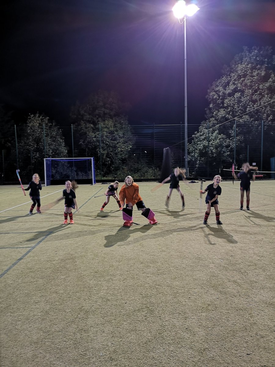 StokesleyHockey's tweet photo. Fantastic performance by these 7 tonight π
A good 3-2 win against Stockton HC
First U11 team, first game, first win = One very happy coach!
#TeamStokesley #MiniStokesley #Teamwork #BeautifulHockey #PlayersOfTheFuture https://t.co/8ZShwY84GW