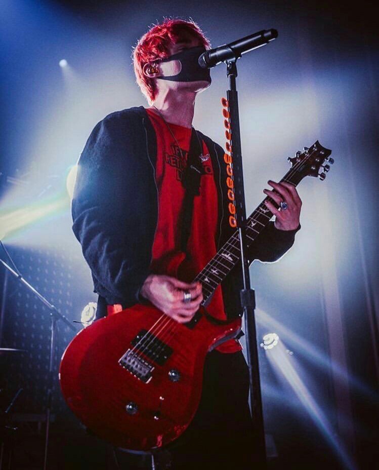 I really want more of the red guitar omg