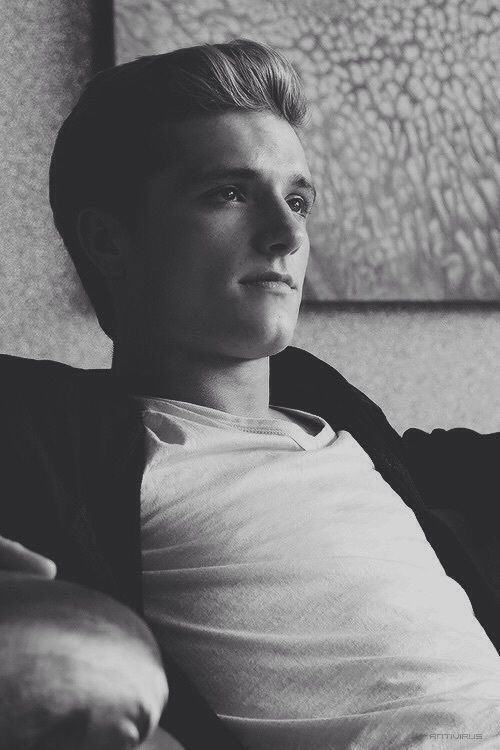 Happy birthday josh hutcherson the only men ever!! thanks for giving us peeta.. i love you <3 