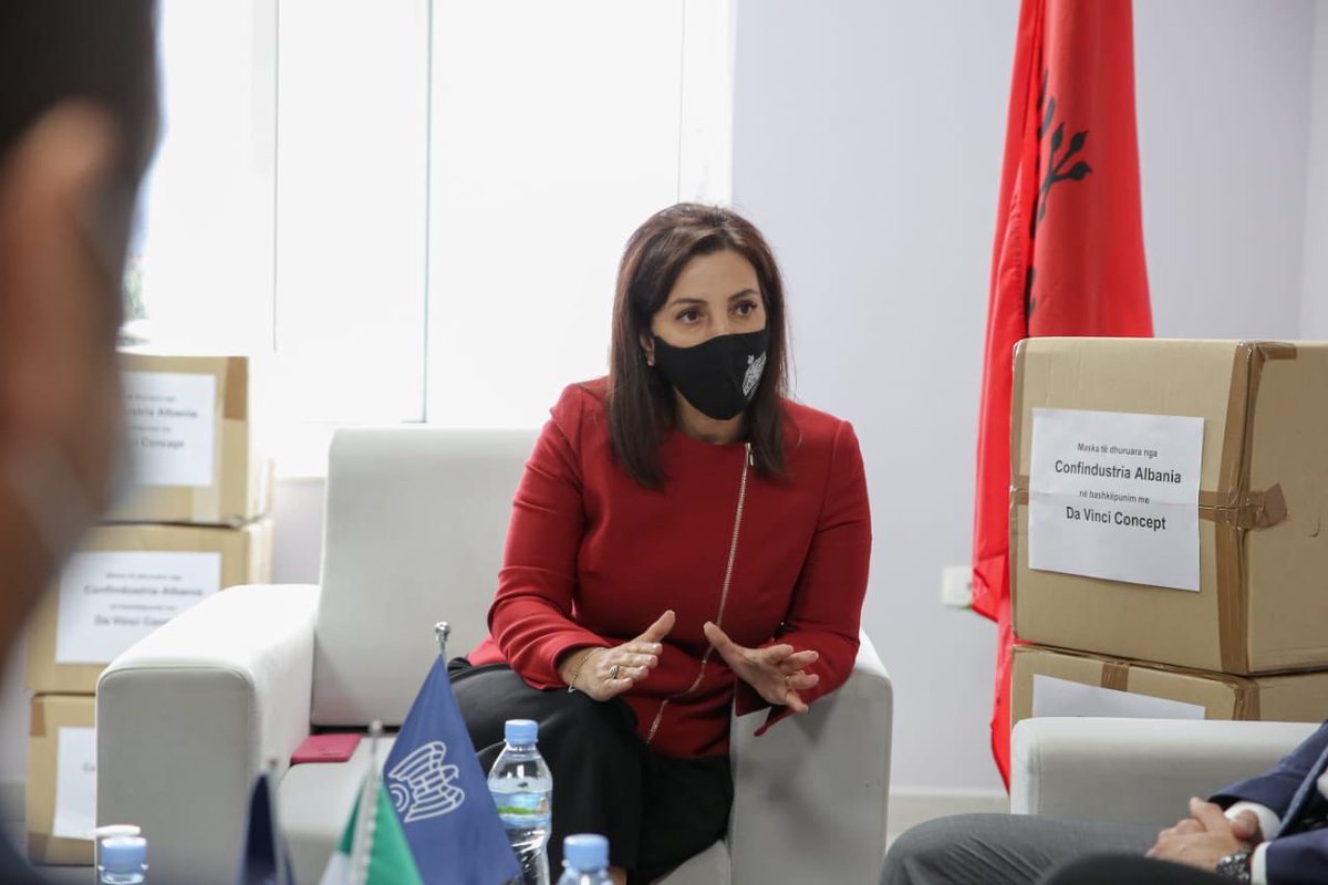 EvisKushi's tweet photo. Me kolegun tim @EduardShalsi mirëpritëm pranë DPAP një donacion prej 11 mijë maskash nga përfaqësuesit e Confindustria Albania.
Mirënjohje 🙏 për këtë #kontribut që do t'iu shkojë drejtpërdrejtë nxënësve nga familjet në nevojë dhe kategorive të veçanta.
#Gjithëpërfshirje https://t.co/kWIOL68Lrc