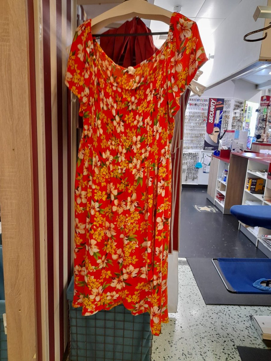 AreaMojo's tweet image. Another fantastic alteration completed by our super colleague Lisa in Carmarthen.. #skills #ripsandzips #CARMARTHENSHIRE @MOJODryCleaners @BatdanMoJo