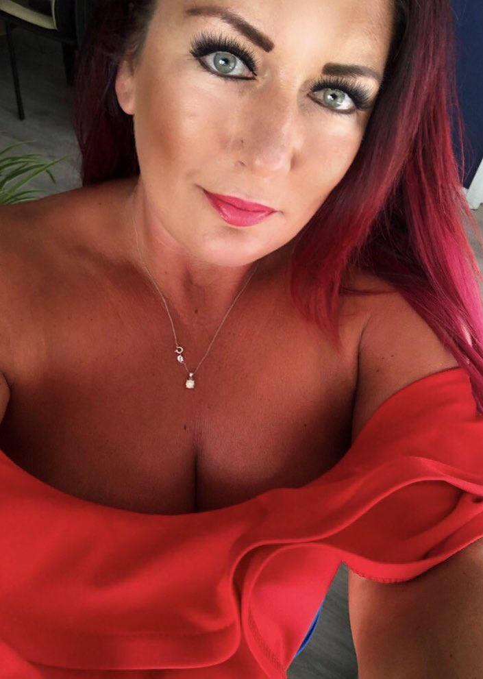 Right I’ve had an absolute knob jockey of a day.... tell me what’s the stupidest thing you’ve done ? Apart from the obvious (marrying cunt chops) I once drew a massive penis on the blackboard at school and got suspended 🙄