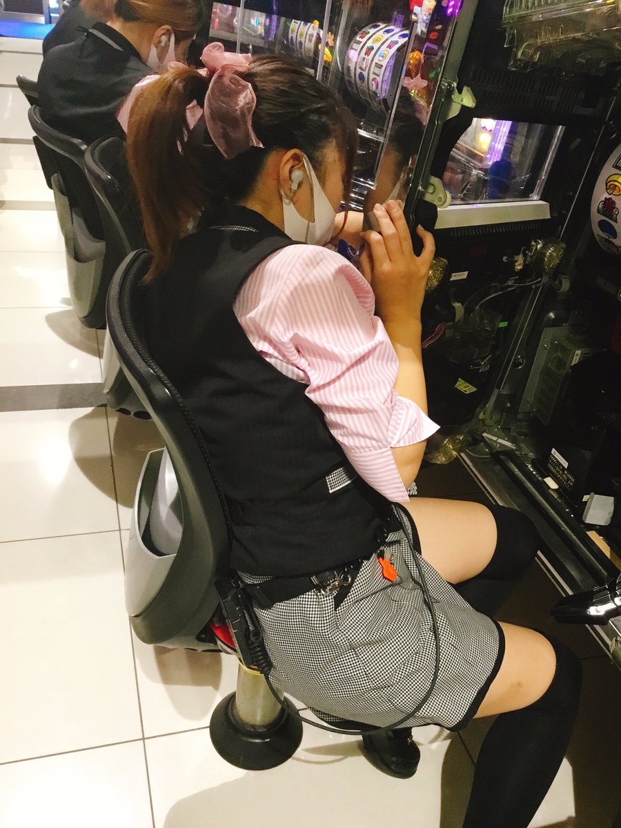 グランドホール西高島平店 おはにょす あしかんぬ 出勤してます ともかんぬが清掃してくれてるところを盗撮 ｹﾞﾍﾍ 今日は限定名刺配ってるにょ 今日も一日頑張りませう あしなっくす ともかんぬ パチンコ スロット