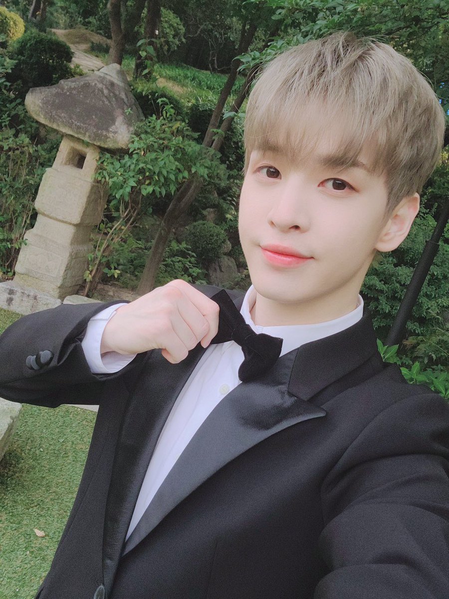 luvpttpsn's tweet photo. @CRAVITY_twt Trad➡ LlenMorning (buenos días) Luvity~ Ayer recibimos el ROTY en los Brand of the year Awards 2020!! Todo esto es gracias a Luvity ^^ Estoy muy agradecido <333 Tengan un buen día hoy también ~
#Allen #2020BrandOfTheYear
#앨런 #2020올해의브랜드대상 #photo_by_ruby #goldhand https://t.co/sRD9PHFgB6