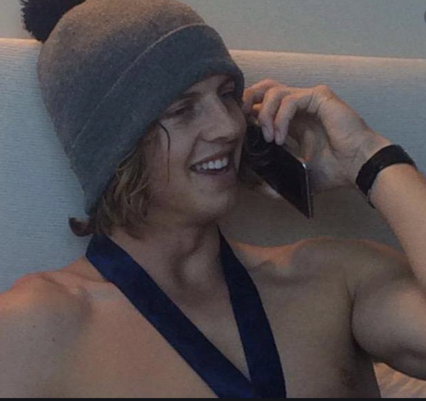 2Guys1CupAFL's tweet photo. "Hey girl, just calling to remind you to book tickets for @2Guys1CupAFL & @JunktimeAFLPod Grand Final show. It'll be the greatest team up since me and Ben Cunnington." #junktime #2Guys1Cup #chickensalt #cunfe
https://t.co/N9YQrc3XIj https://t.co/1ZvBitMKMh