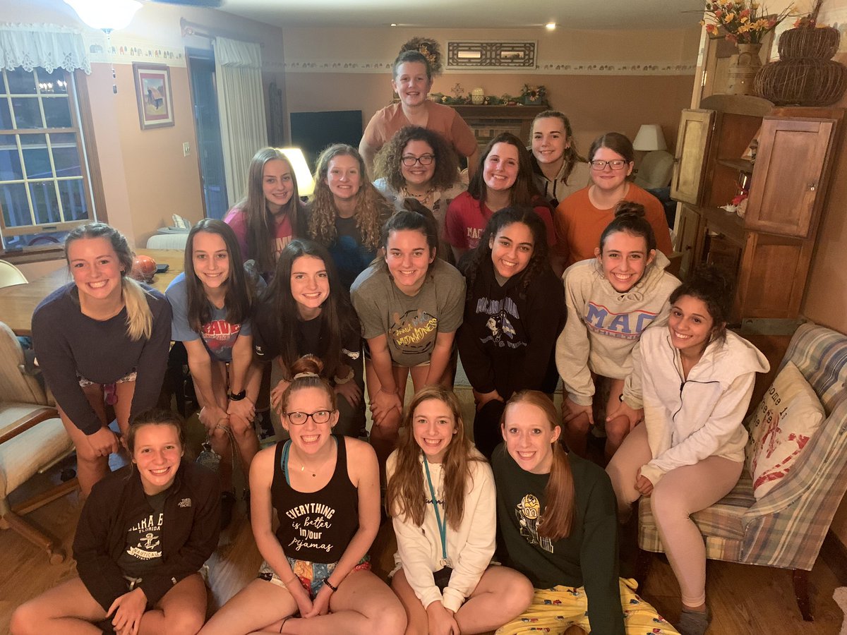 mac_vb's tweet photo. Sectional Dinner tonight with this crew (and the coach’s son) #chasingchampionships #hardworkpaysoff https://t.co/dxMBT50DYl