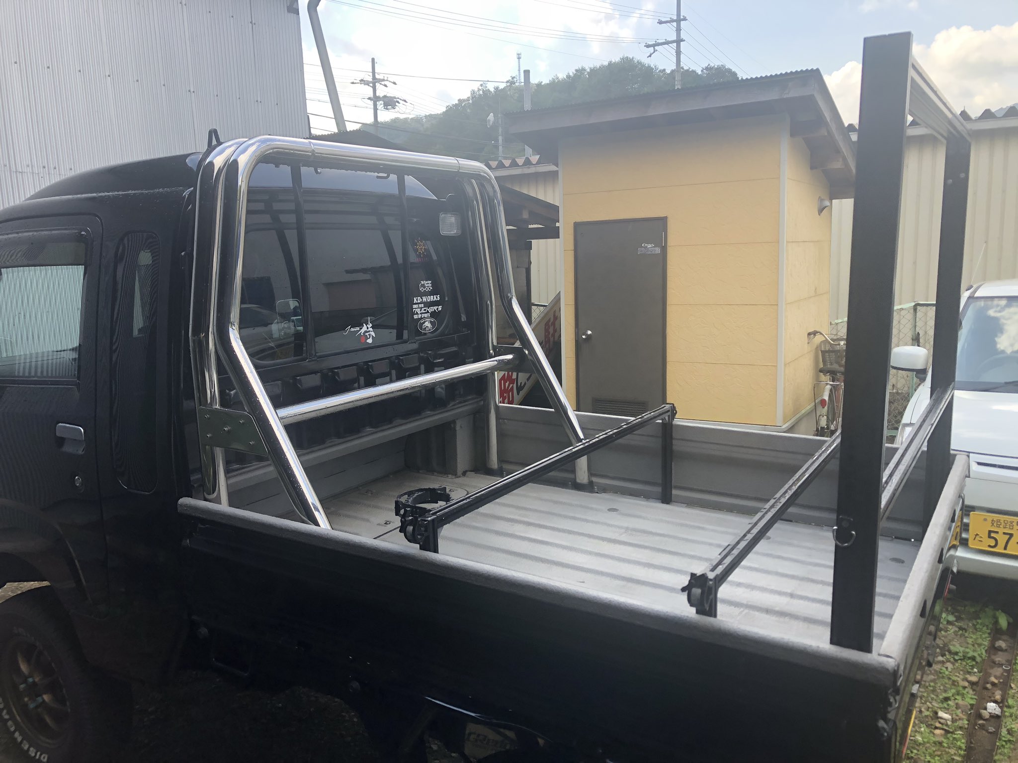 軽トラックの荷台 中古では滅多に出ませんよ。神戸市中央区