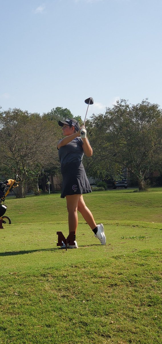 KleinCain_Golf's tweet photo. The Varsity Girls played strong man golf today at The Golf Club at Margaritaville Lake Resort #ReignCain https://t.co/AJAB6JPEuY