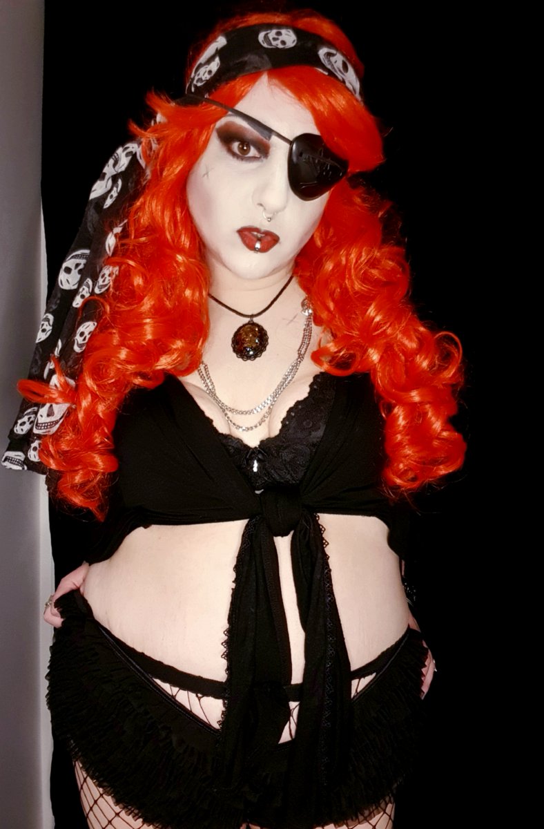 DeviantFans's tweet photo. @gingermilfxx @kattmarieleaf 💜Goth Girls Do It Better💜🦇

Get access to 750+ pics/vids! Seductive, kinky, creative, explicit. I have a custom menu!

Only $5/month! 💥

https://t.co/IcGzIOvXBz

☠️chubby&amp;pretty face
☠️multiple daily uploads
☠️solo &amp; B/g
☠️kink &amp; fetish friendly https://t.co/teLpirvd07
