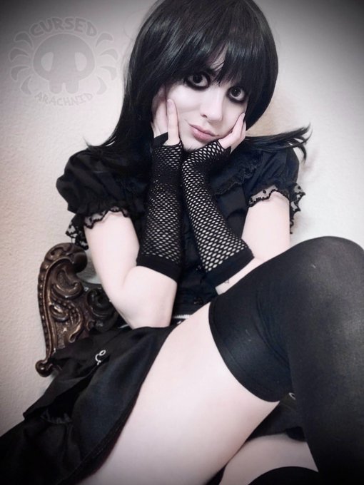 1 pic. You like it when I wear skirts? https://t.co/3FUOeU6FyR