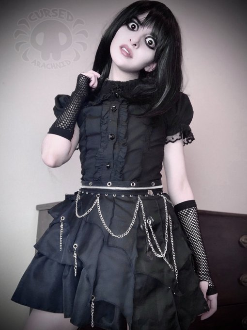 2 pic. You like it when I wear skirts? https://t.co/3FUOeU6FyR