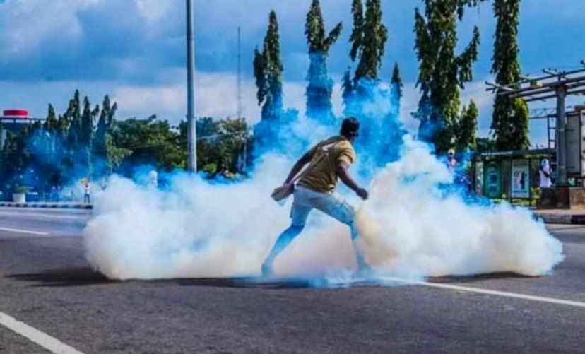 nkayokwudiri's tweet photo. Abuja ✊🏽
Baba picked and threw it back. 
#SarsMustGo #SarsMustGoNow #SARSMUSTEND https://t.co/kvCDTOMTAm