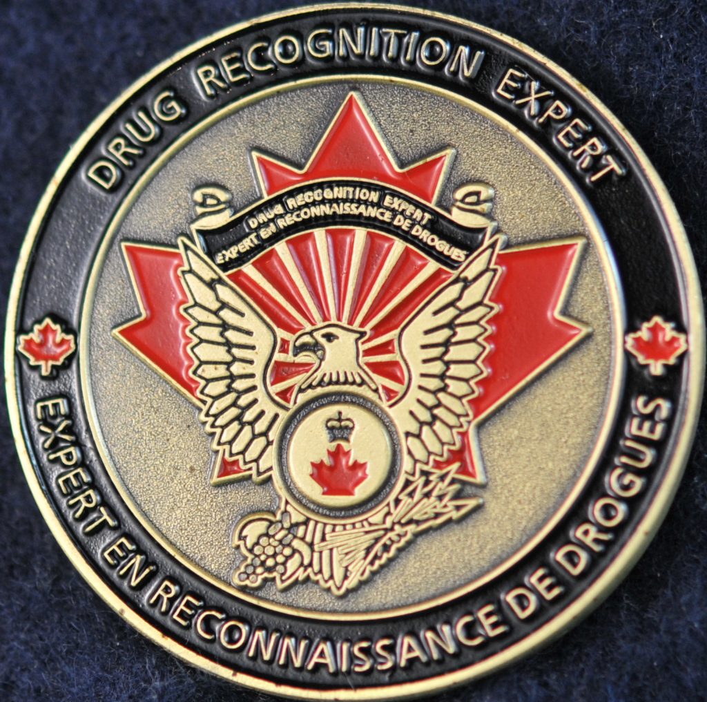 7/ There's a special coin for Canadian "Drug Recognition Experts" – cops trained to identify what drugs a person may be using.Weirdly all their challenge coins feature a US eagle with the Canada or Province shield on its chest. I wonder what that symbolizes?