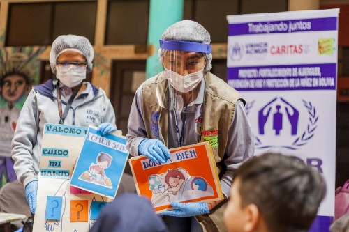 El aula Móvil es un proyecto de #ACNUR, <a href="/FMKullakita/">Fundación Munasim Kullakita</a> y <a href="/CaritasSuizaBo/">Caritas Suiza en Bolivia</a> para venezolanos #refugiados y #migrantes que no accedieron a actividades de educación o recreativas por la #COVID19

Más historias sobre cómo continuó la educación para los #refugiados bit.ly/33Cu7UX