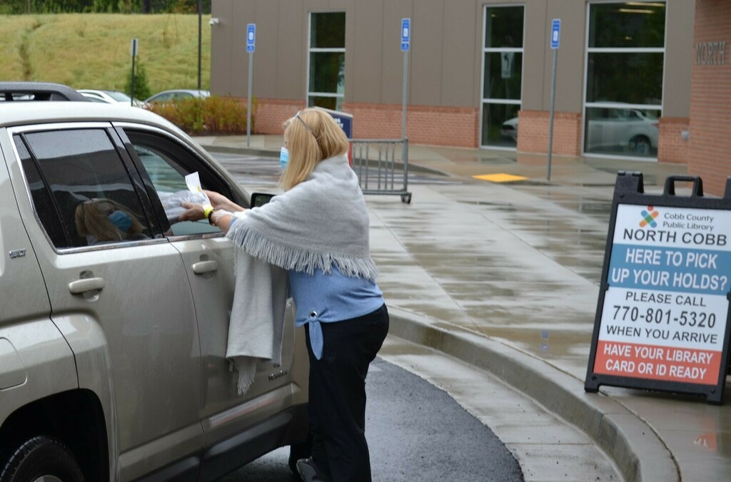 cobblibrary's tweet image. Rain or shine, you can always count on us for curbside hold pickup! Visit cobbcat.org/libraryexpress to learn more about curbside service -- including Monday evening service -- at a library near you! ☀️🌧️📚
.
#curbsideholdpickup #libraryexpress #cobblibra… instagr.am/p/CGQf6R_l0w8/