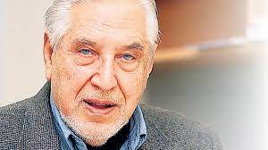 Şerif Mardin, Mardinizadeler olarak bilinen köklü bir ulema ailesinin üyesi olarak 1927 yılında İstanbul’da dünyaya gelir.