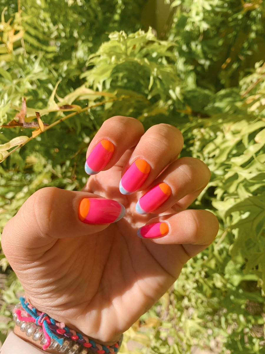 abimarie_2000's tweet photo. A colorful mani in spooky szn 🎨 #alwaysset https://t.co/TWcwE62gwQ