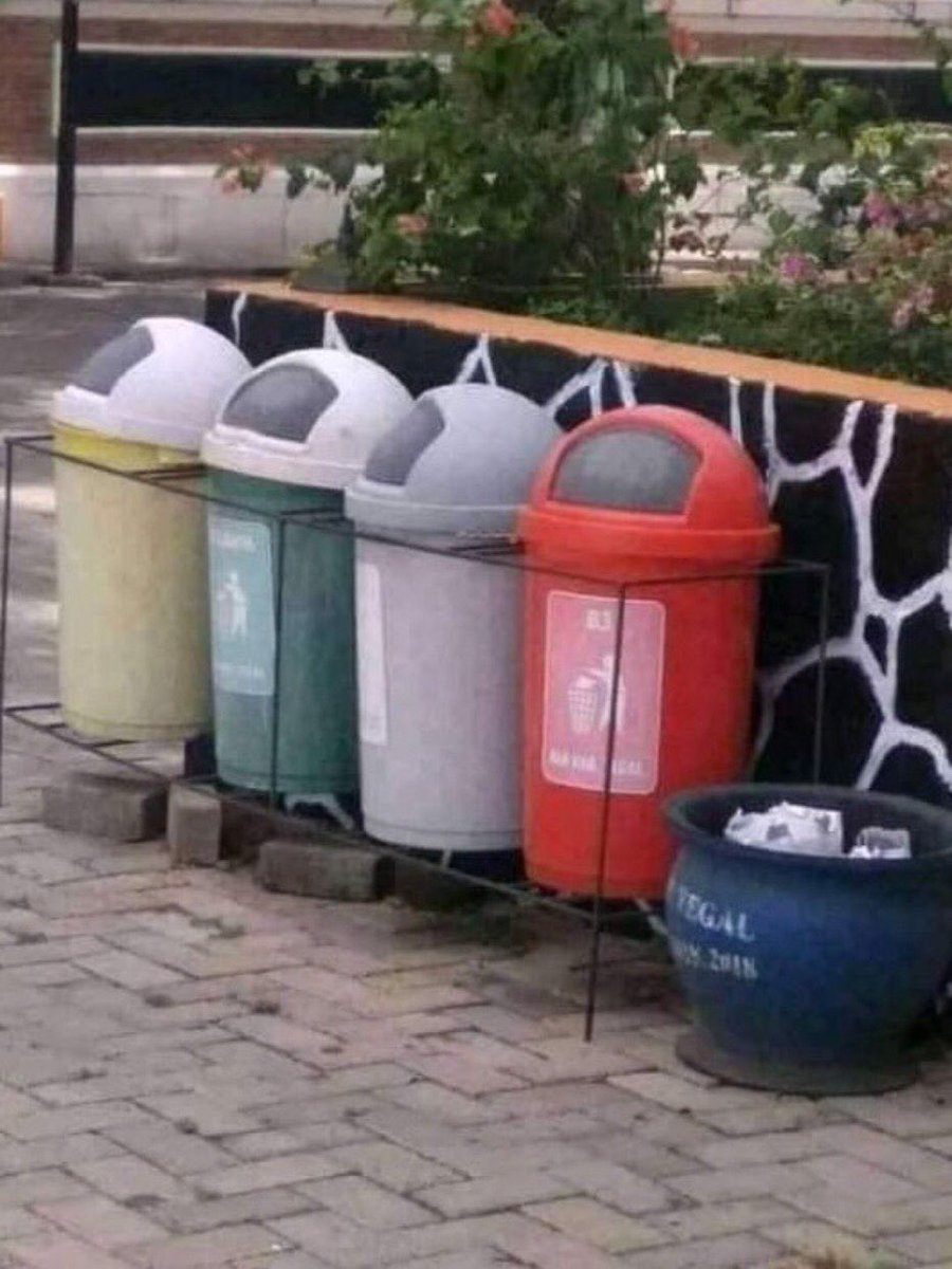 FaZeClan's tweet image. Red is looking sus