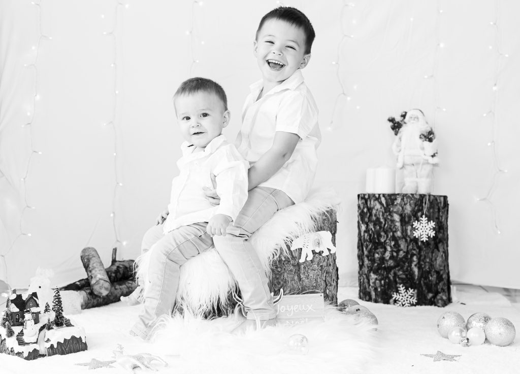 Thib_Anais's tweet photo. Une séance photo Special Noël?   #SeancePhoto #Noel #Noel2020 #DecoNoel  #Photographe #PhotographeNouveauNe #PhotographeNaissance #PhotographeEnfant #PhotographeFamille #PhotographeGrossesse https://t.co/BkV5IUM3gI