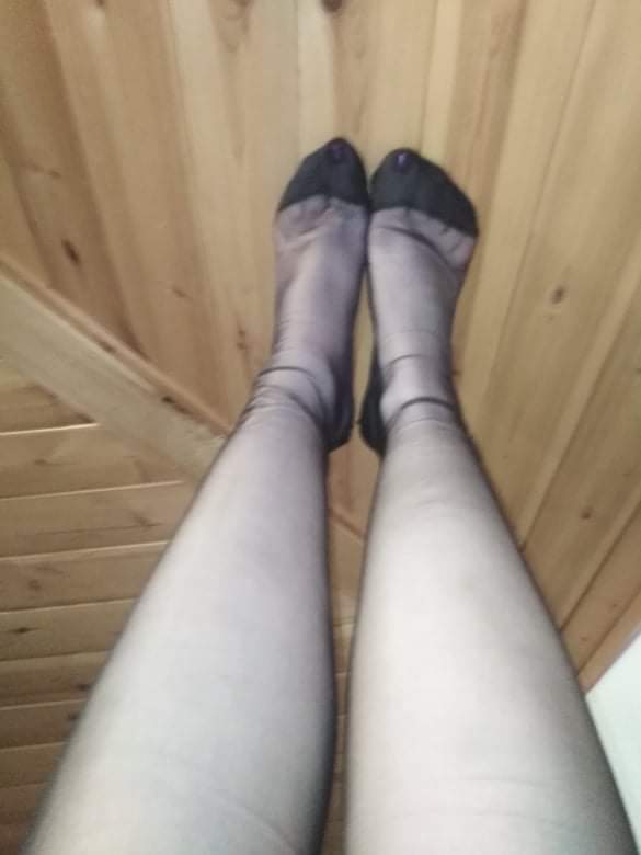 NylonTena's tweet photo. Hi! I'm Anna I'm 21 years old and I have a foot fetish. I love others smelling my feet and lick them I like to step on things and rub my feet against something or someone
I wear
~nylon socks
~stockings
~high knee socks
~nets
~pantyhose
I wear heels ballerinas sneakers or barefoot https://t.co/BuGUcoghcR